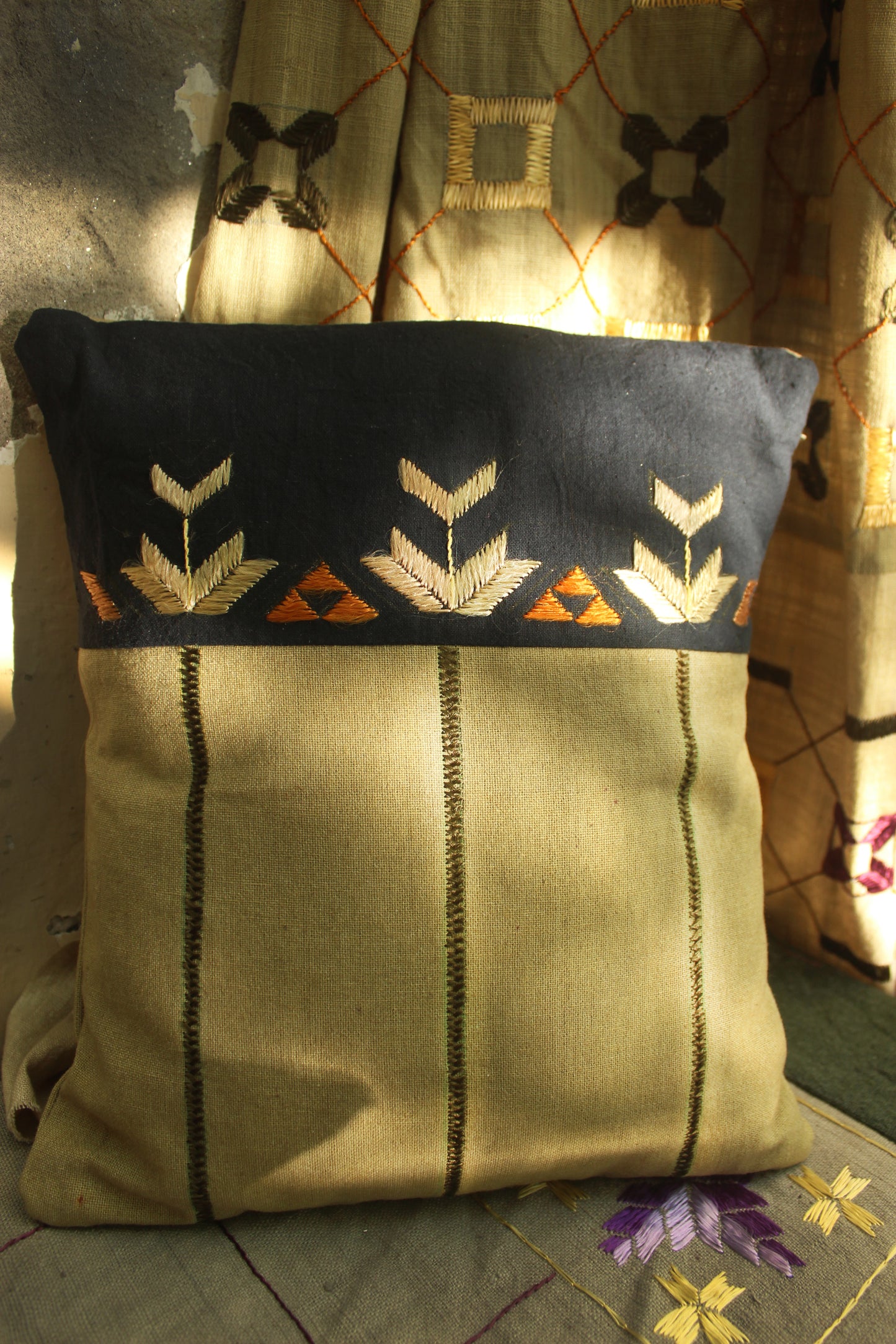 gher Kiyari cushion cover