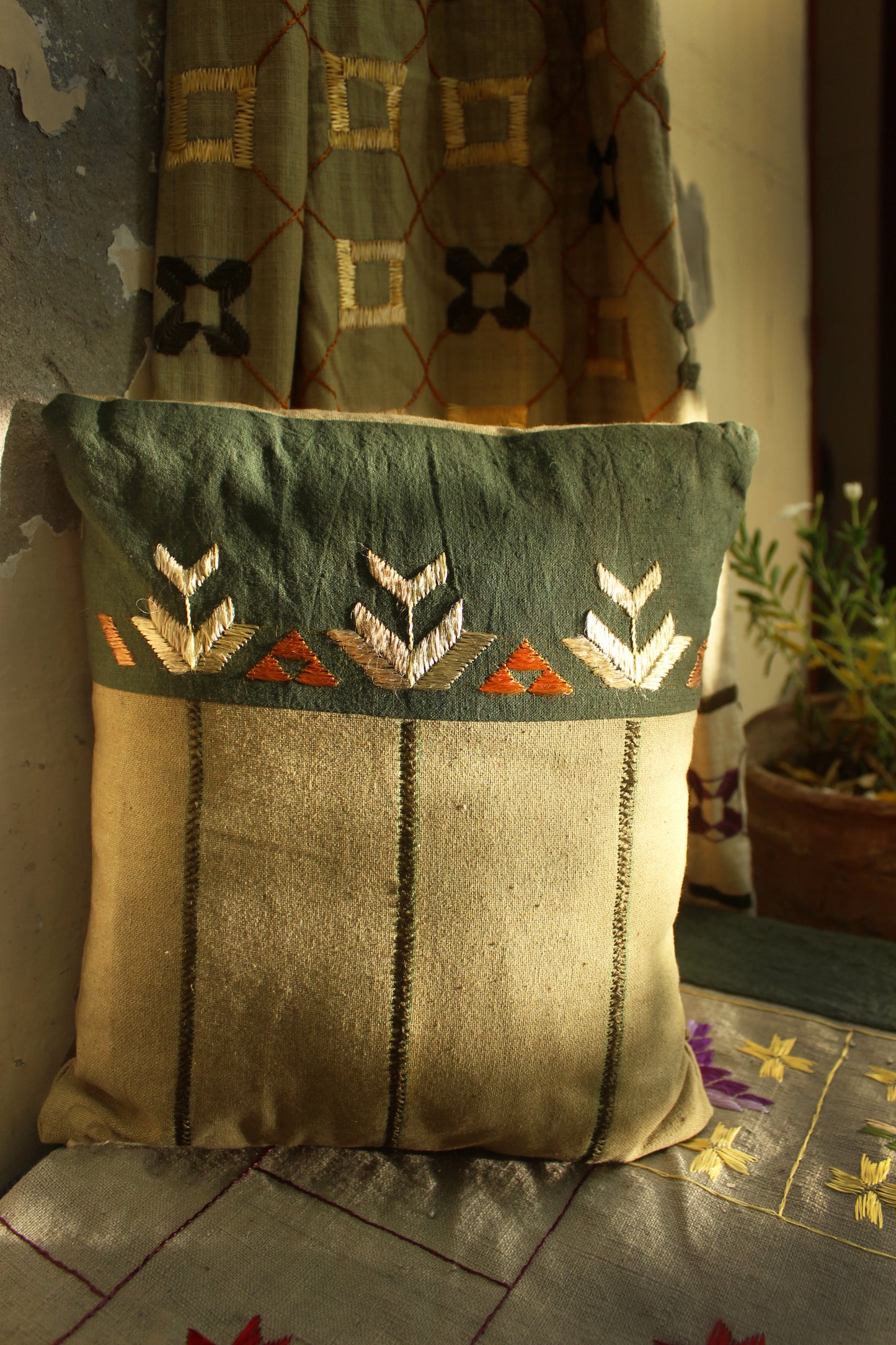 gher Kiyari cushion cover